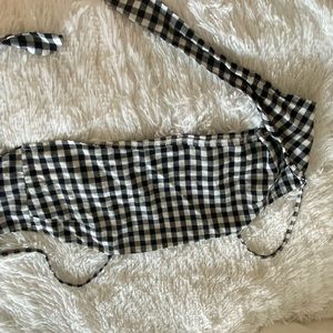 Tie checkered tank